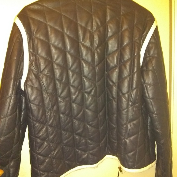 Woman's leather coat - Picture 2 of 3